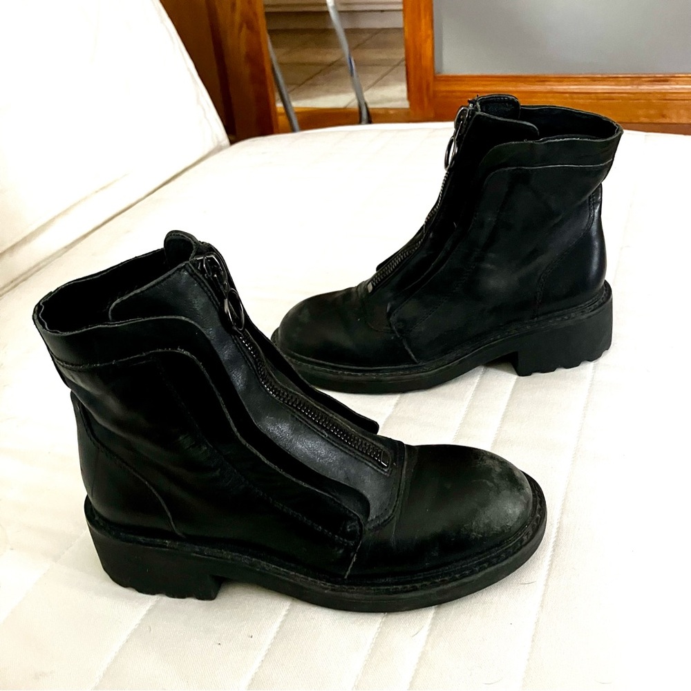 Black Leather Boots (circa 1990’s) cool front zippers EU 38 7-7.5 Women’s